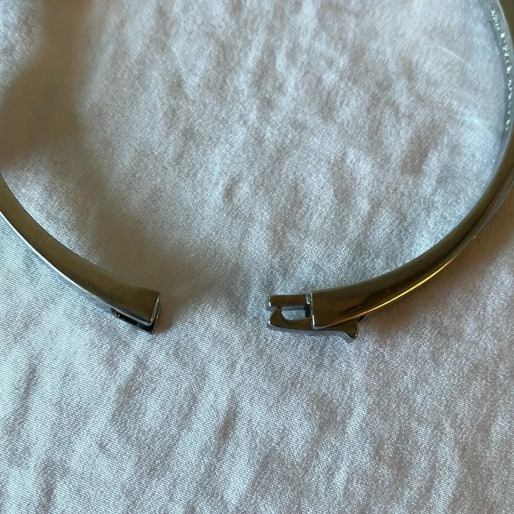 Kate Spade: Silver Tone Bracelet with Bow- Side Clasp - Picture 15 of 16